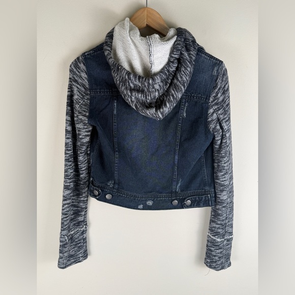 Free People Denim Jacket Blue Knit Sleeve Hooded Distressed Jean Women's XS - Picture 3 of 13